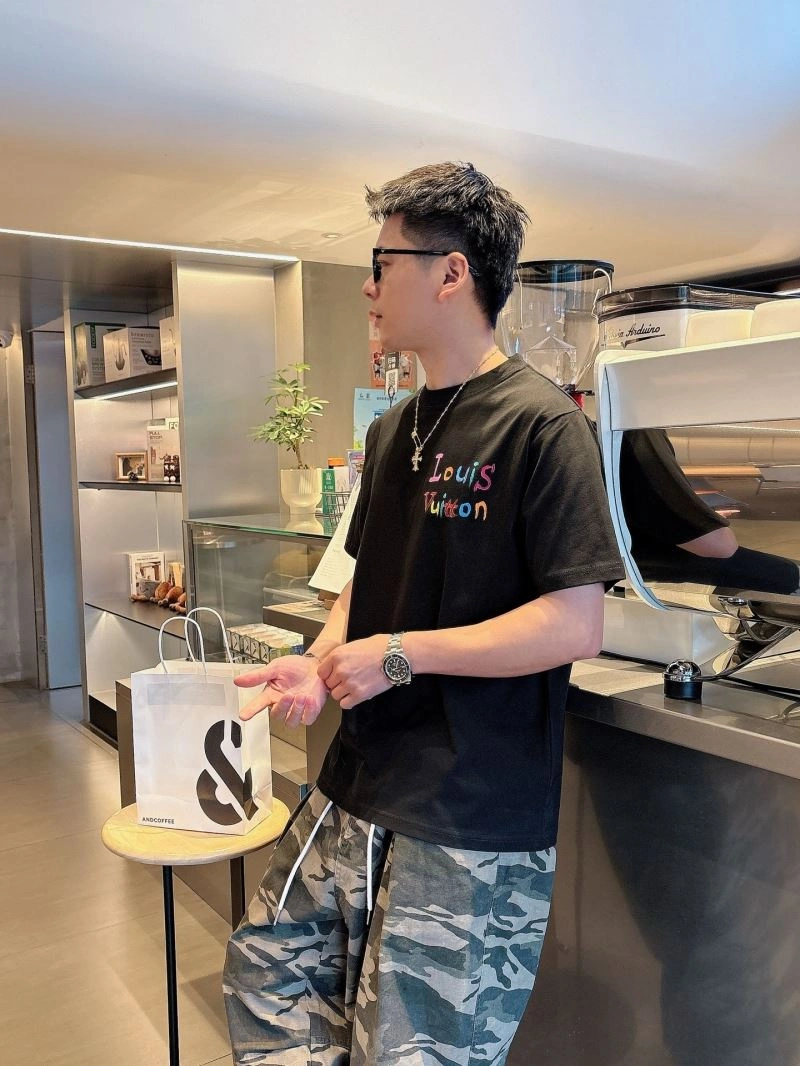 Supportive Louis Vuitton T-Shirts 133621