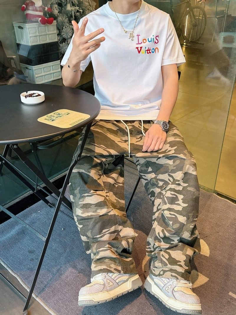 Unisex Louis Vuitton T-Shirts 133623