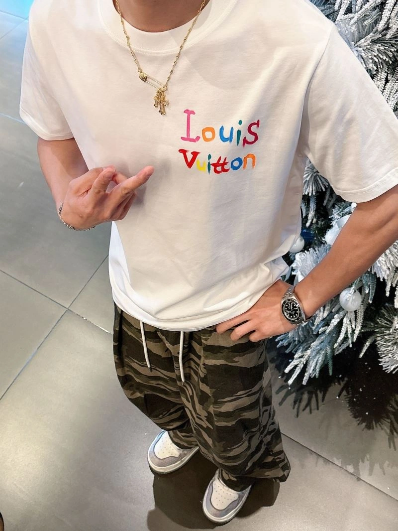 Unisex Louis Vuitton T-Shirts 133623