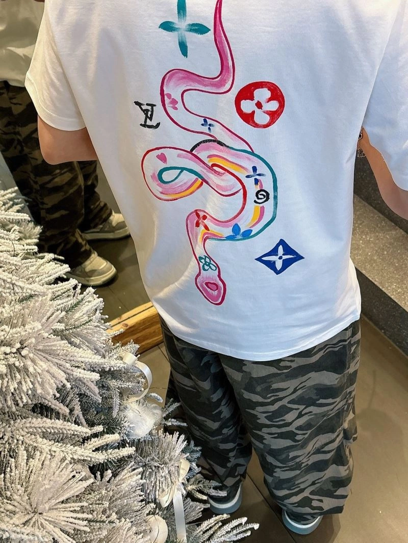 Unisex Louis Vuitton T-Shirts 133623