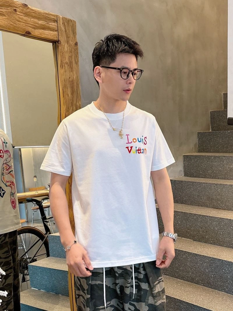 Unisex Louis Vuitton T-Shirts 133623