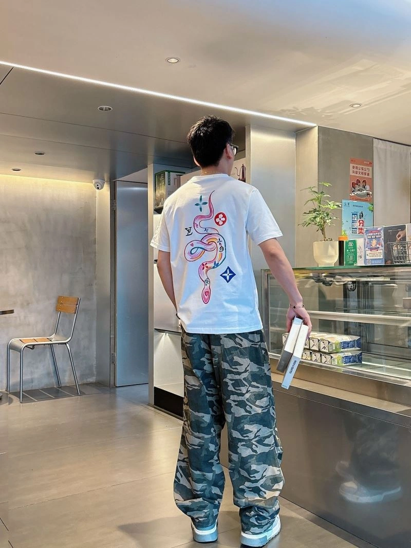 Unisex Louis Vuitton T-Shirts 133623