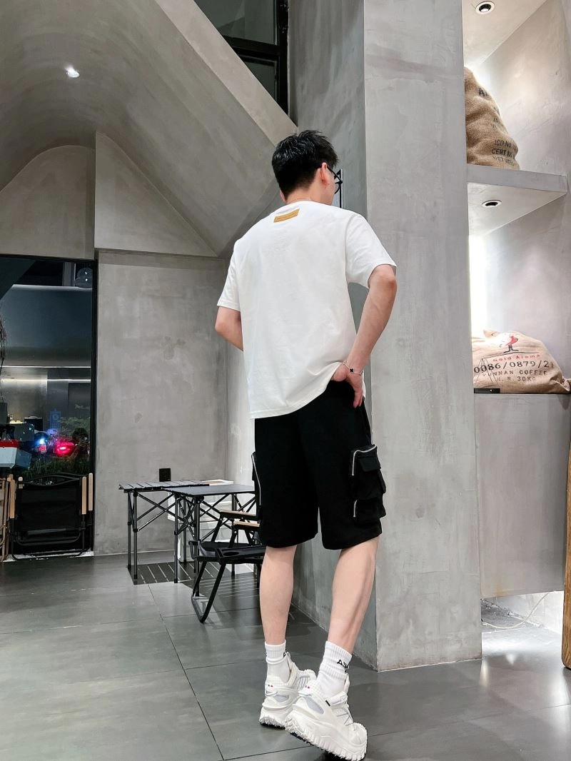 EyeCatching Louis Vuitton T-Shirts 133610