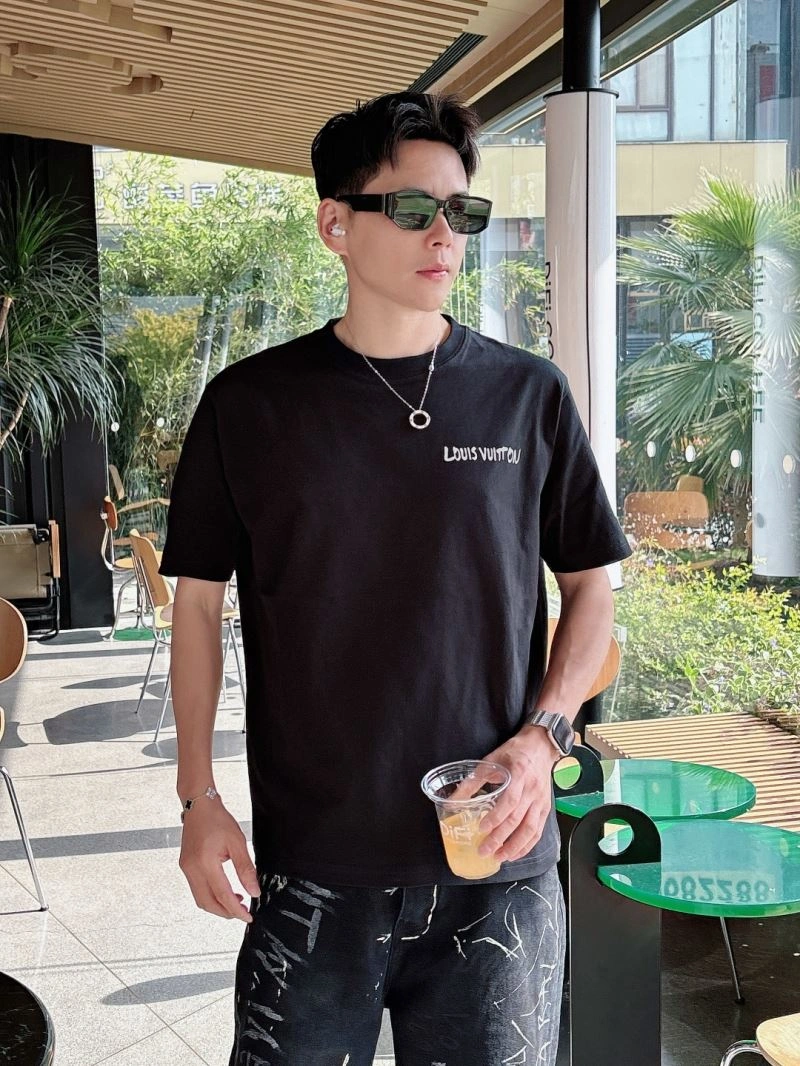 SmoothTexture Louis Vuitton T-Shirts 133620
