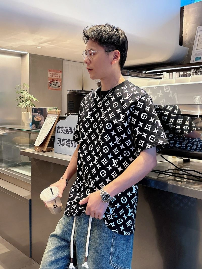 WellDesigned Louis Vuitton T-Shirts 133605