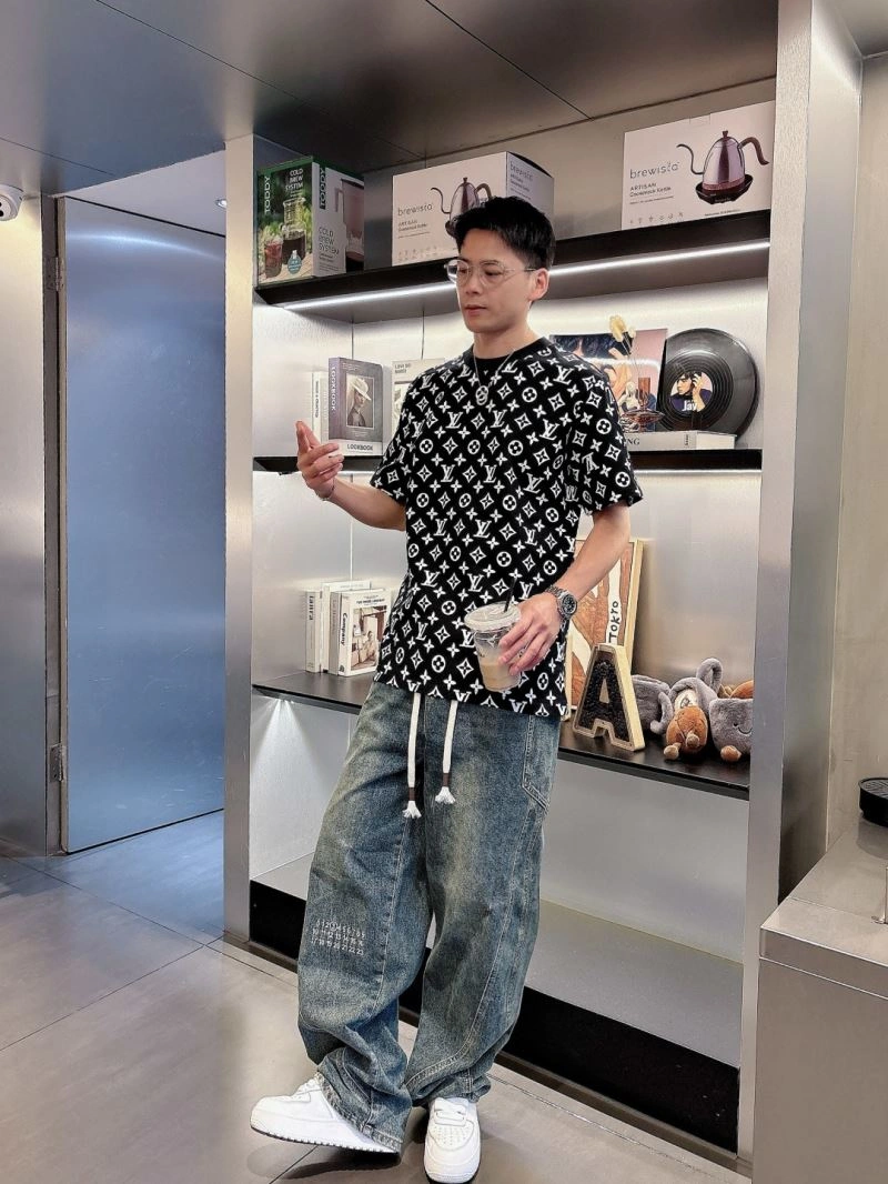 WellDesigned Louis Vuitton T-Shirts 133605