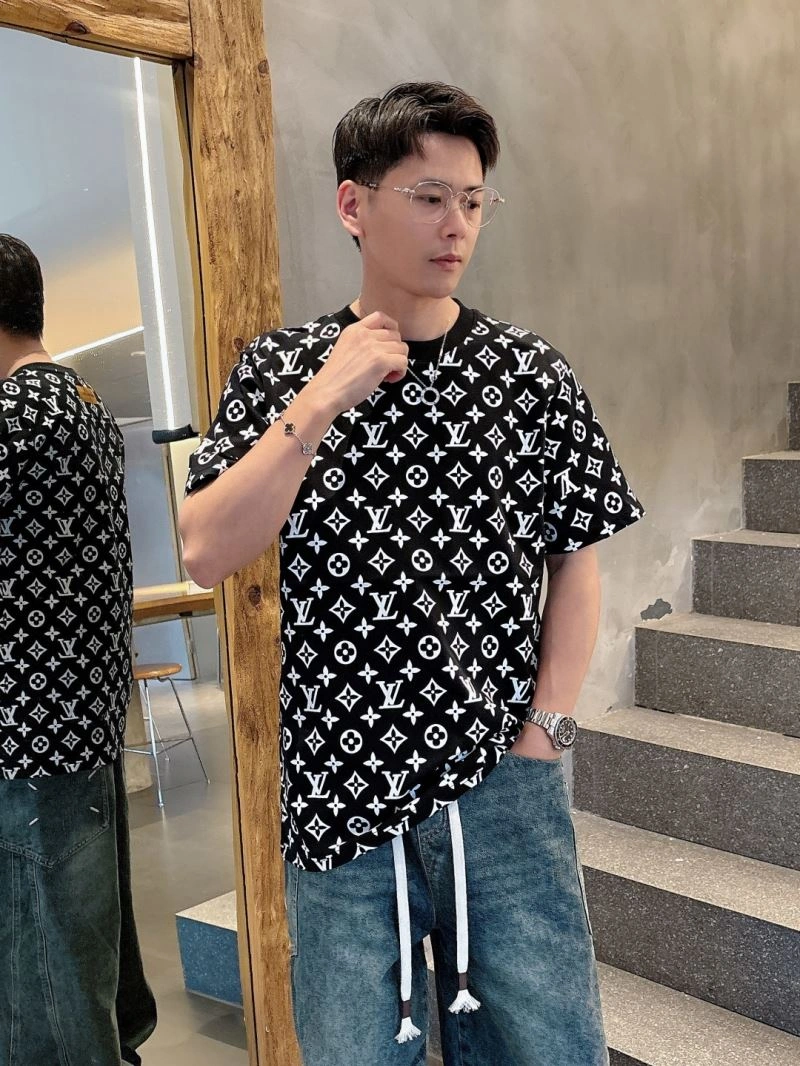WellDesigned Louis Vuitton T-Shirts 133605