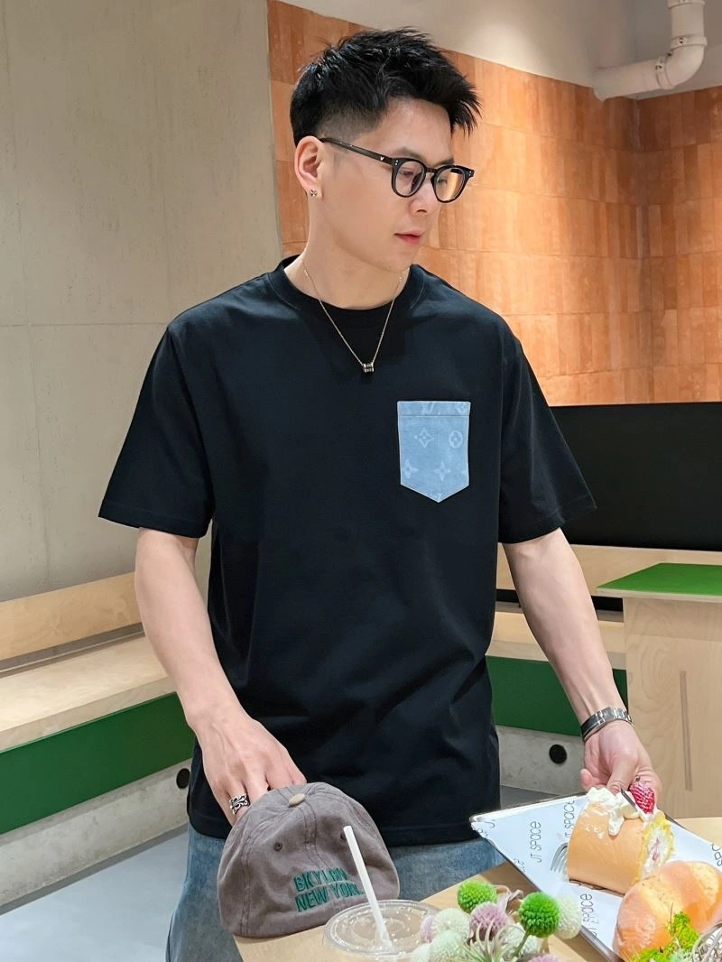 Chic Louis Vuitton T-Shirts 133608