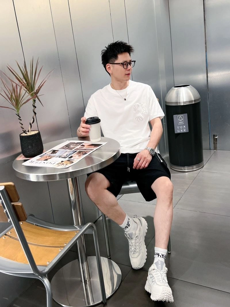 Unisex Louis Vuitton T-Shirts 133615