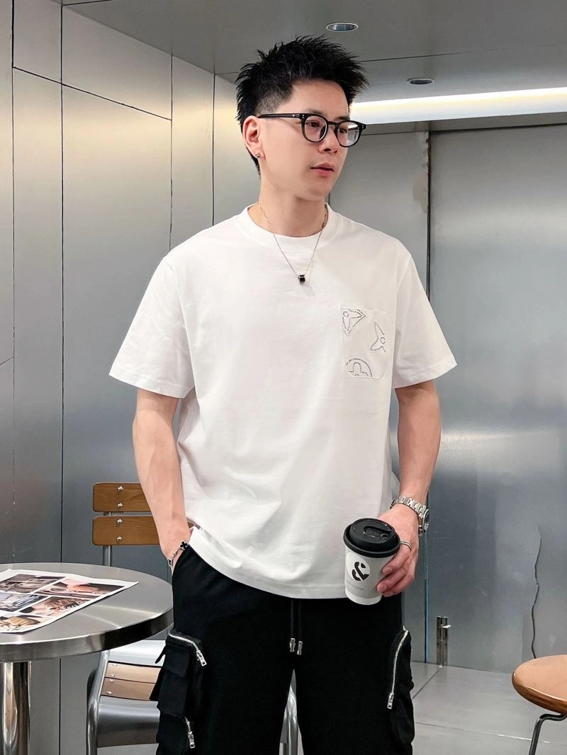 Unisex Louis Vuitton T-Shirts 133615