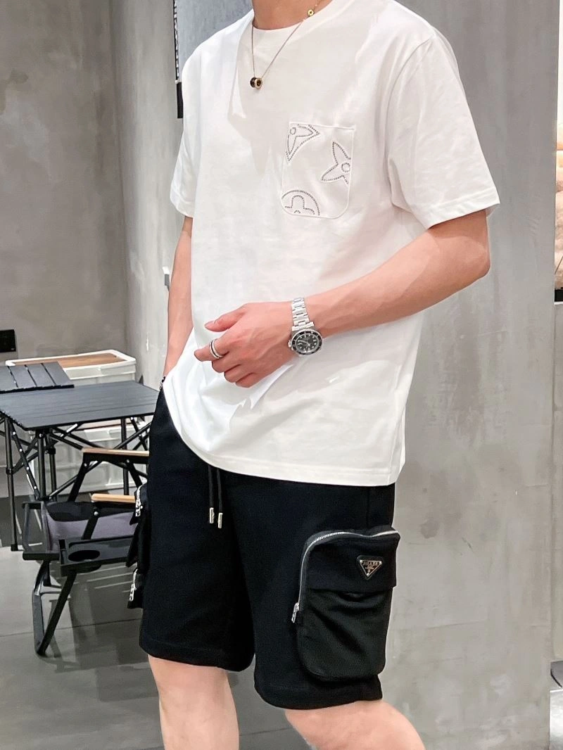 Unisex Louis Vuitton T-Shirts 133615