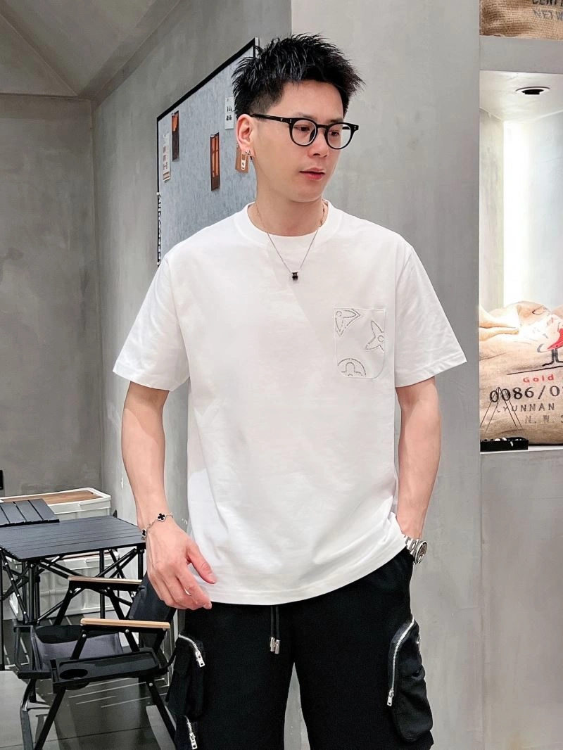 Unisex Louis Vuitton T-Shirts 133615