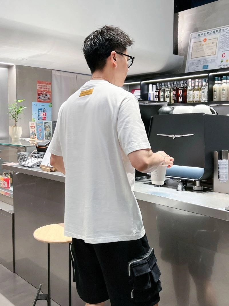 Unisex Louis Vuitton T-Shirts 133615