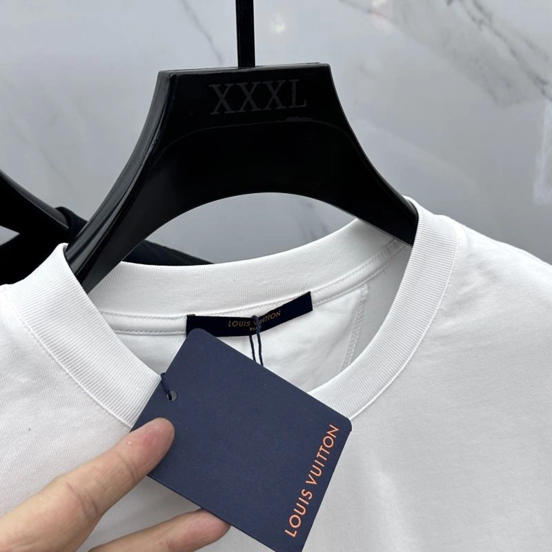 FashionForward Louis Vuitton T-Shirts 133594