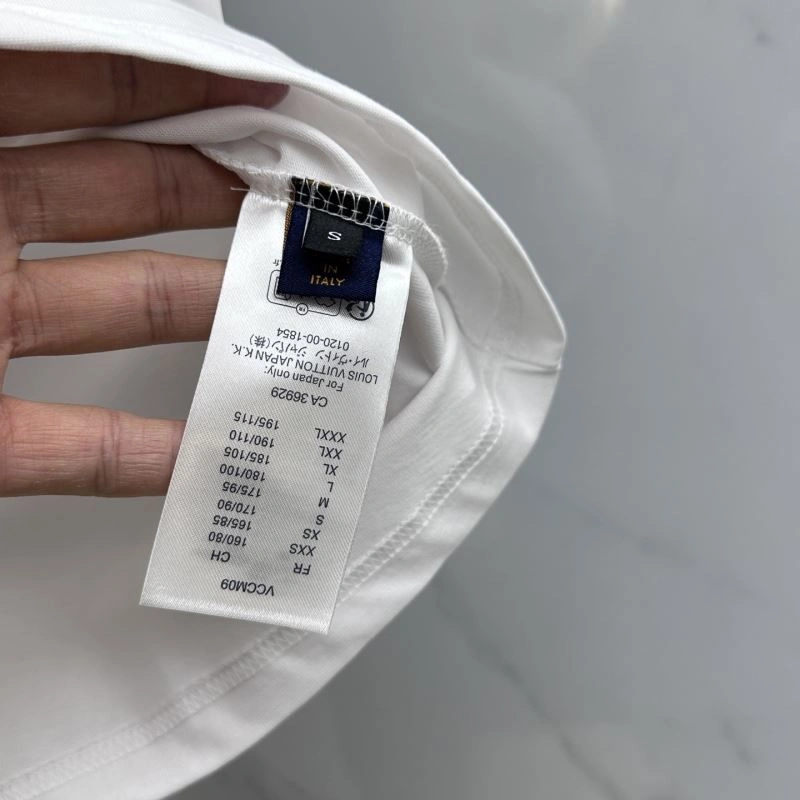 FashionForward Louis Vuitton T-Shirts 133594