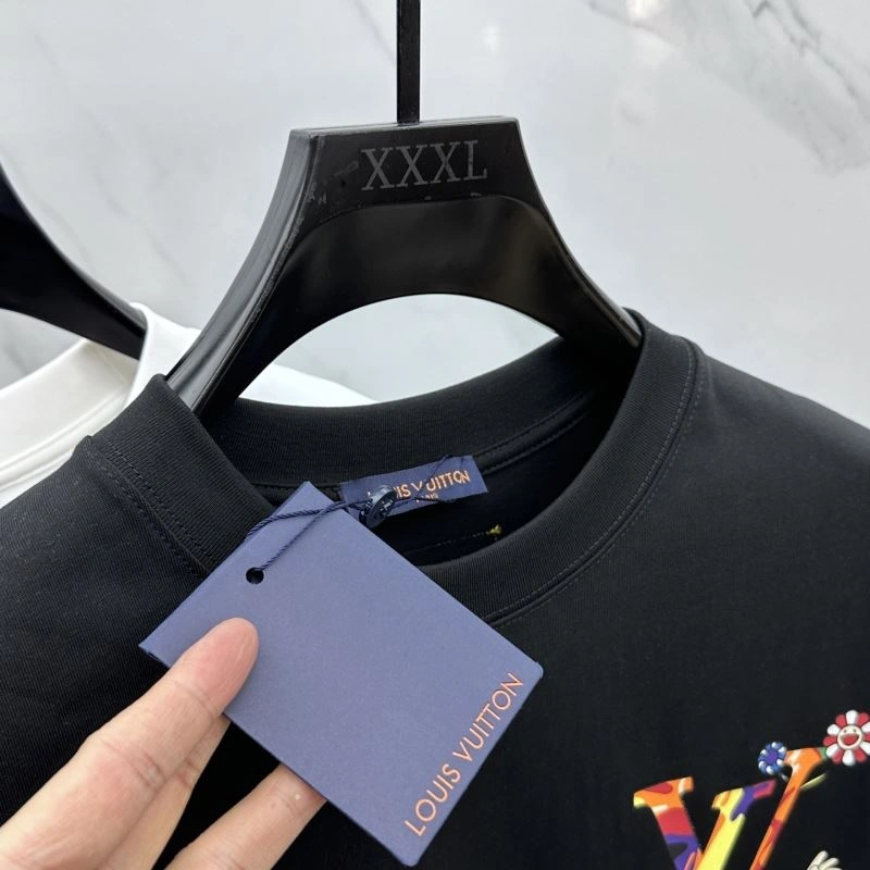 Functional Louis Vuitton T-Shirts 133596