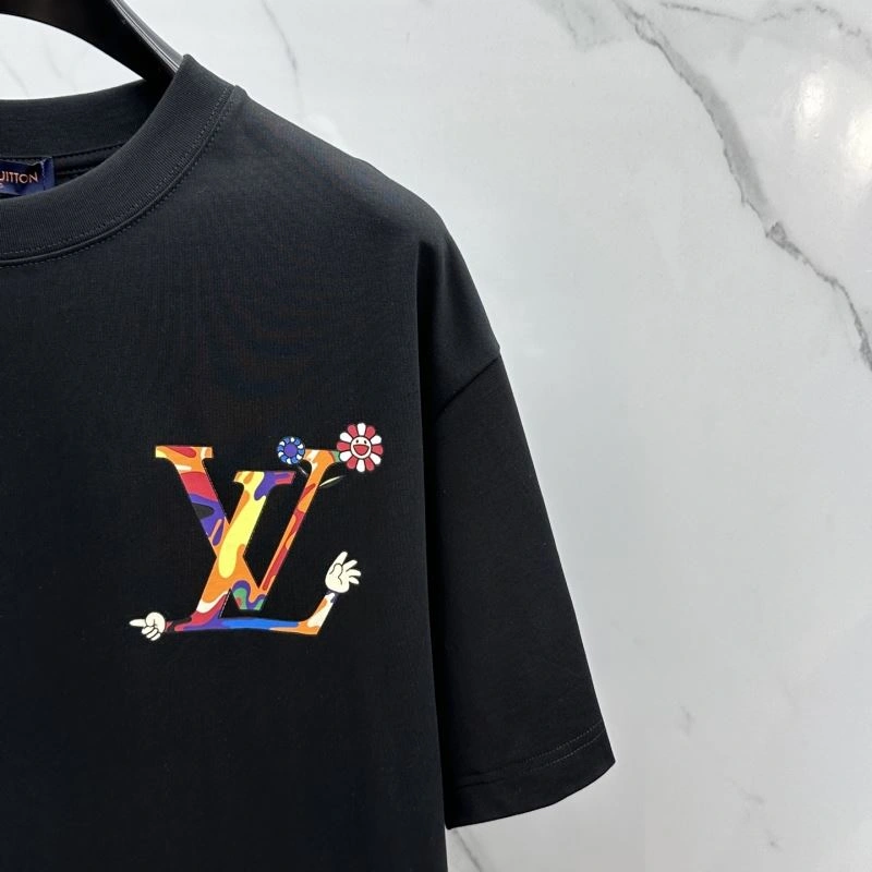 Functional Louis Vuitton T-Shirts 133596
