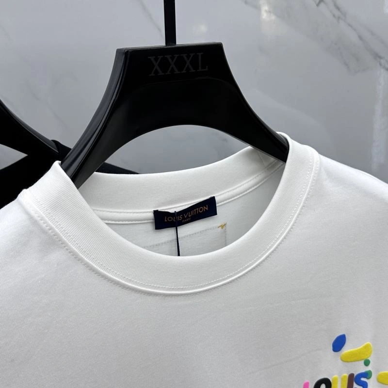 Louis Vuitton T-Shirts Resilient 133569