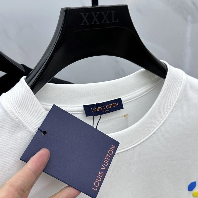Louis Vuitton T-Shirts Resilient 133569
