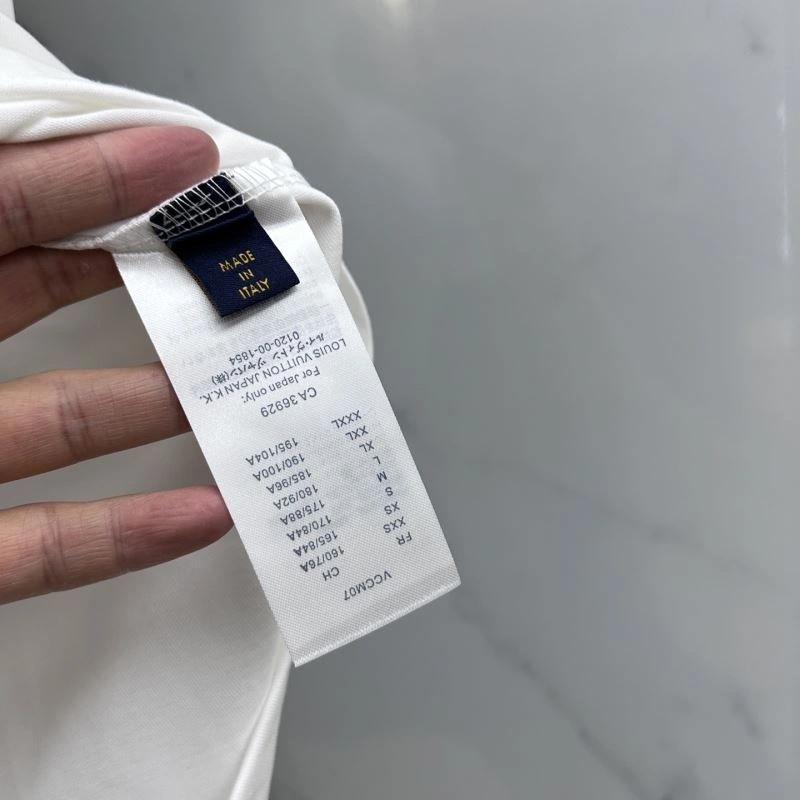 Louis Vuitton T-Shirts Resilient 133569
