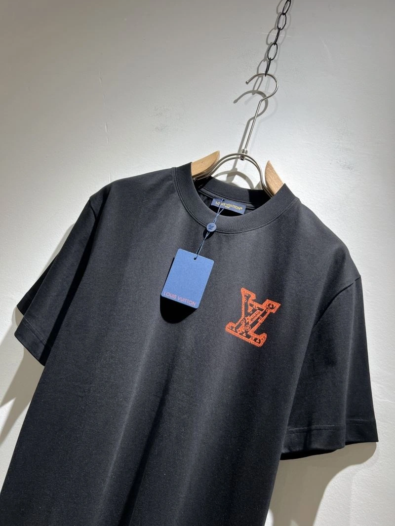 Stretchable Louis Vuitton T-Shirts 133572
