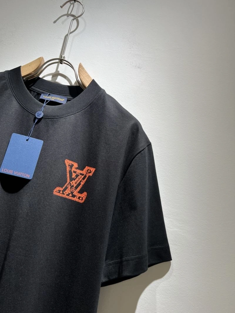 Stretchable Louis Vuitton T-Shirts 133572