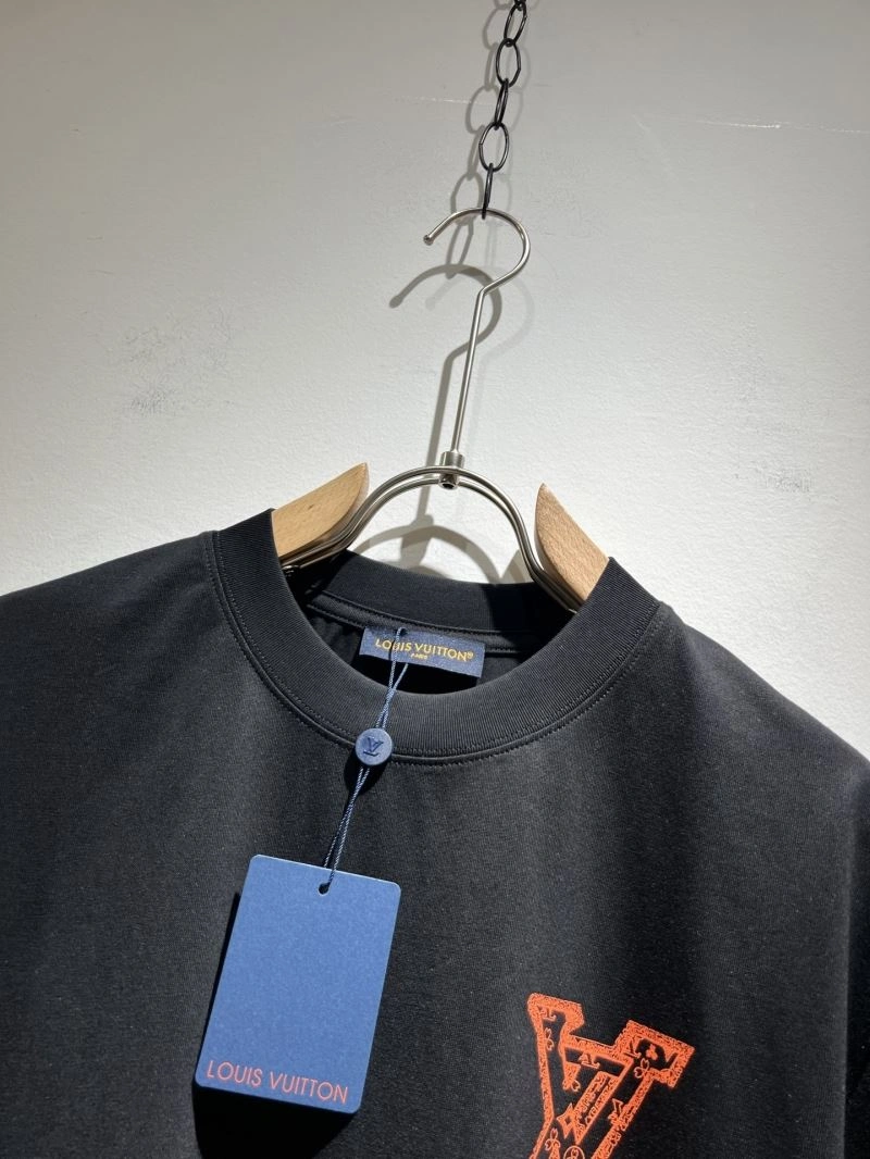 Stretchable Louis Vuitton T-Shirts 133572