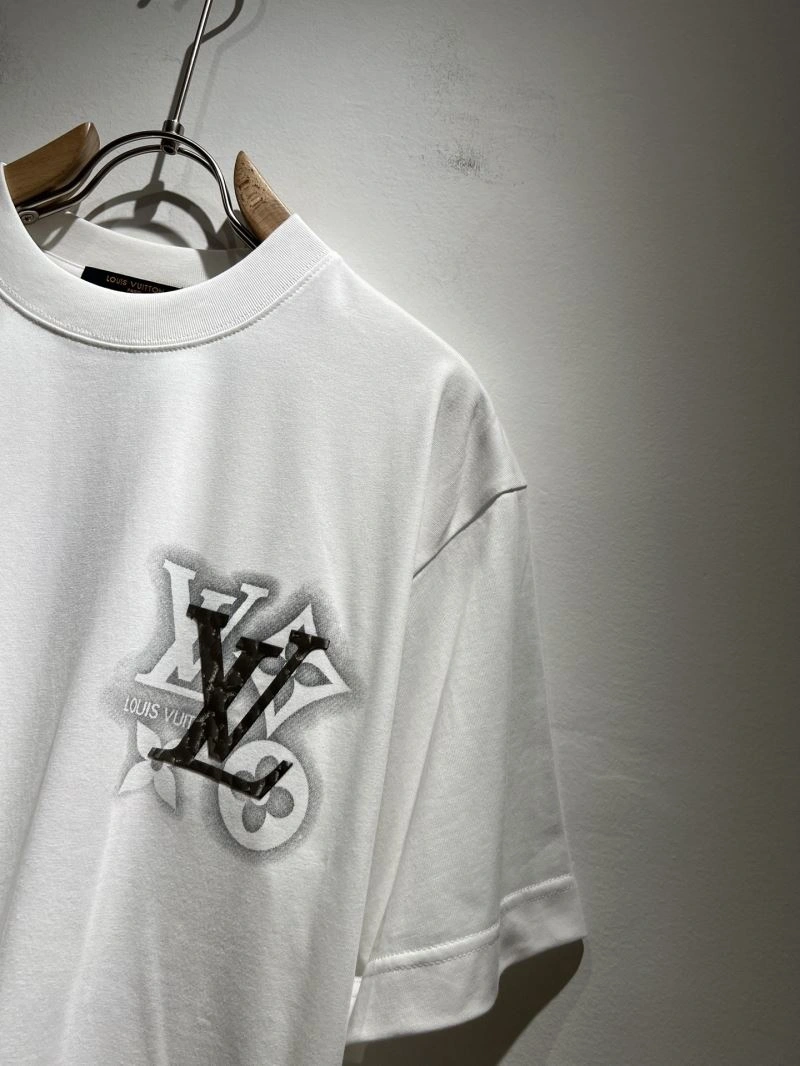 Louis Vuitton T-Shirts Modern 133563