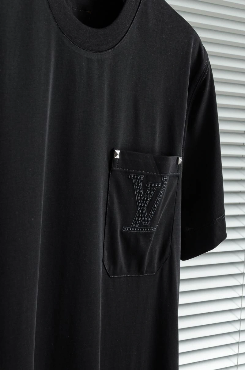 Refined Louis Vuitton T-Shirts 133578
