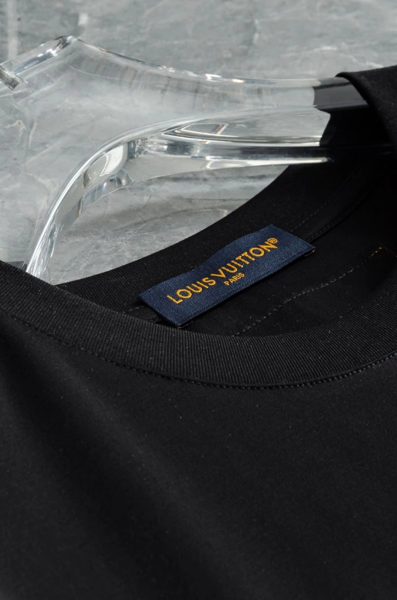 Refined Louis Vuitton T-Shirts 133578