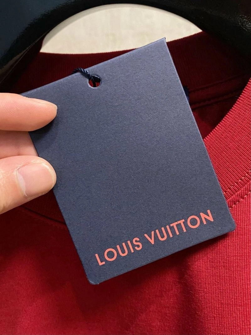 Versatile Louis Vuitton T-Shirts 133564
