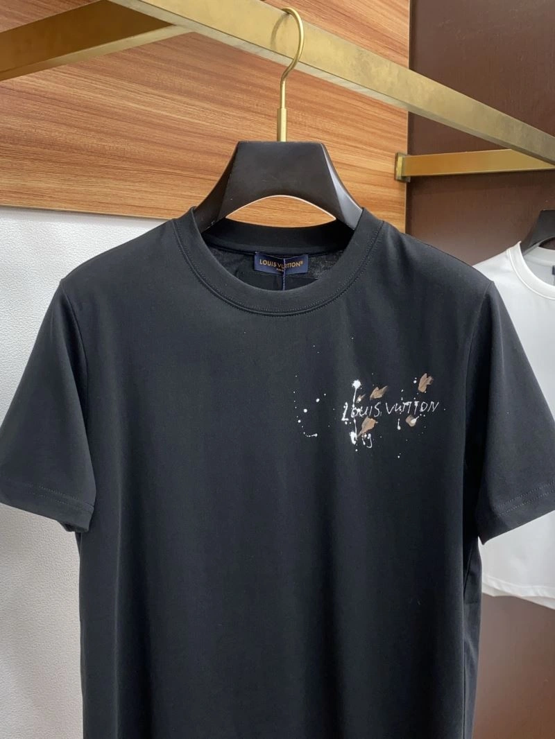 Louis Vuitton T-Shirts UrbanChic 133561