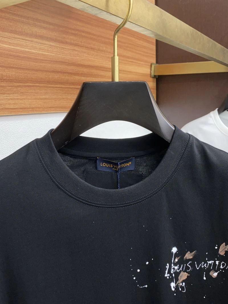 Louis Vuitton T-Shirts UrbanChic 133561