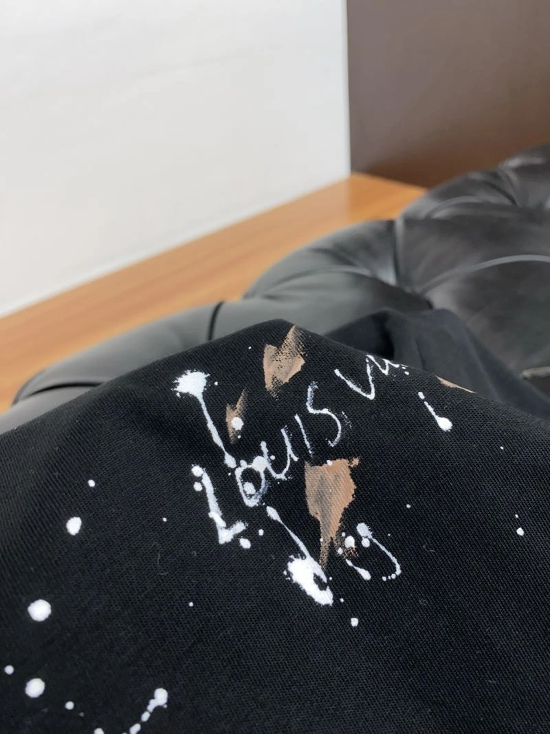 Louis Vuitton T-Shirts UrbanChic 133561