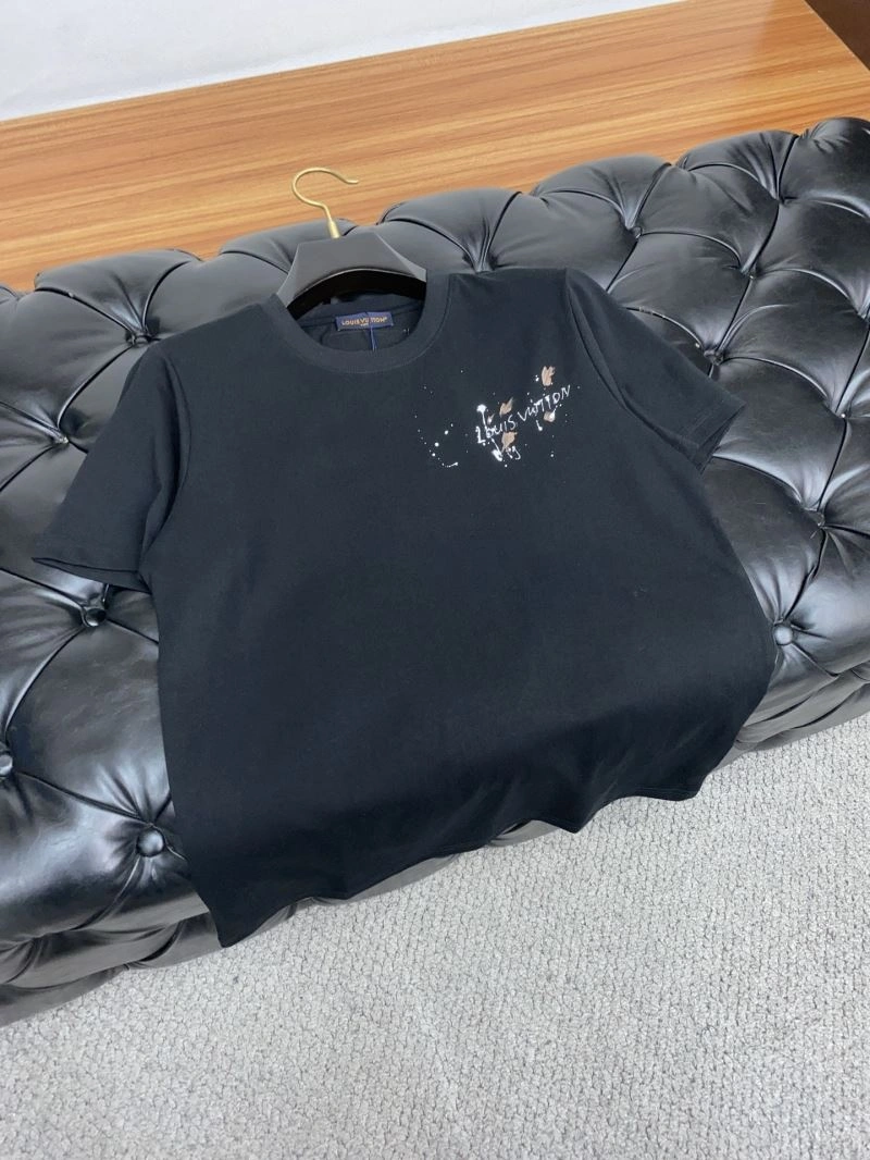 Louis Vuitton T-Shirts UrbanChic 133561