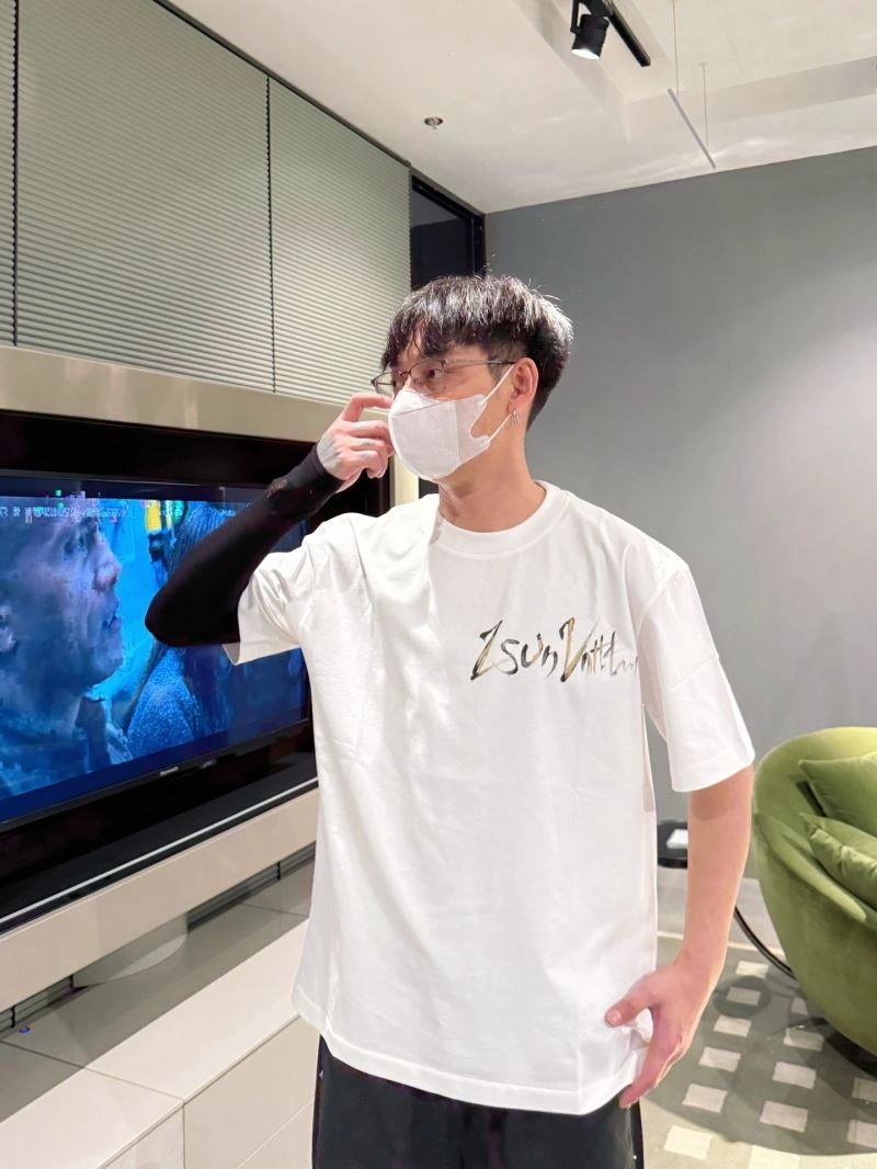 Louis Vuitton T-Shirts Elegant 133555
