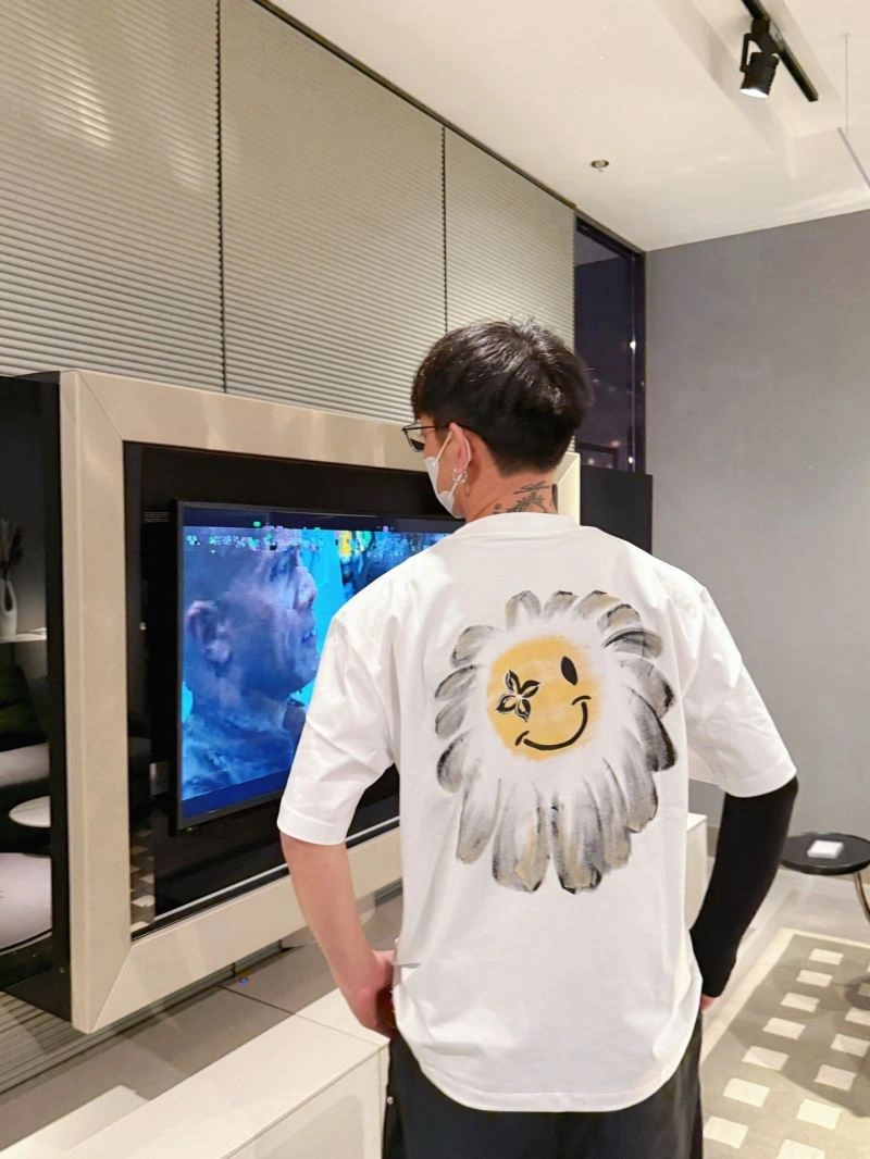 Louis Vuitton T-Shirts Elegant 133555