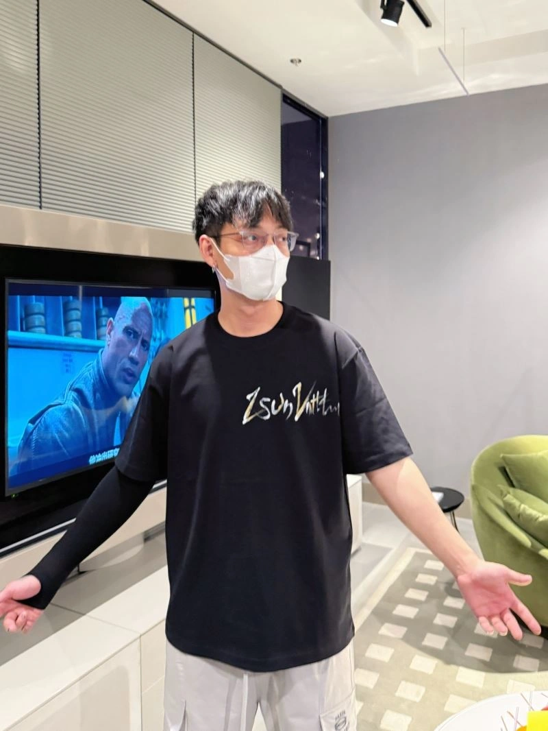 Premium Louis Vuitton T-Shirts 133556