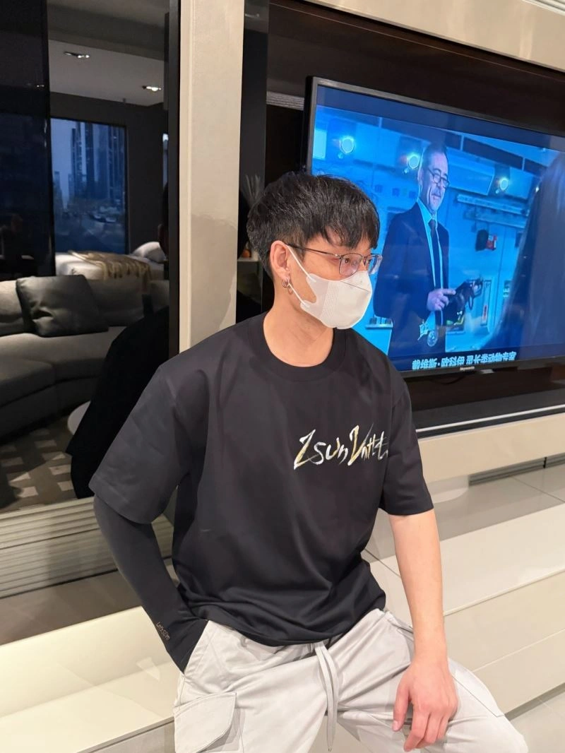 Premium Louis Vuitton T-Shirts 133556