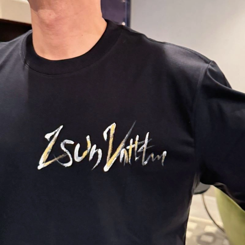 Premium Louis Vuitton T-Shirts 133556