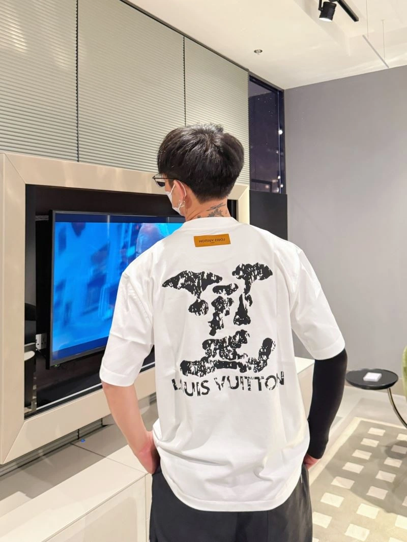 Premium Louis Vuitton T-Shirts 133554