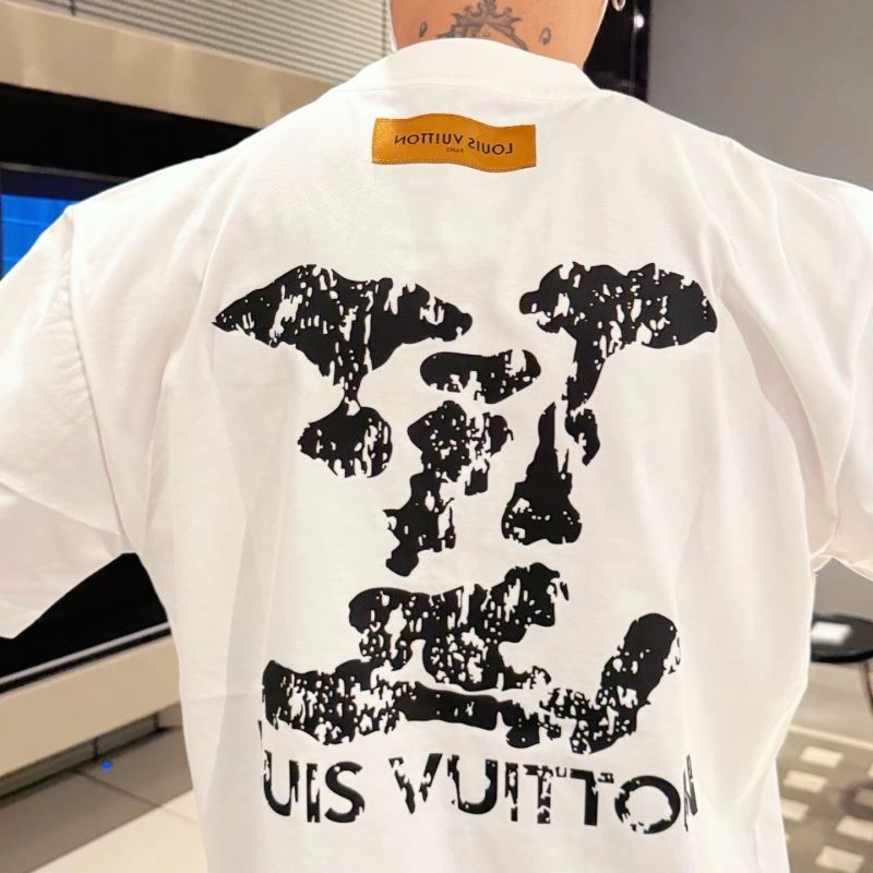 Premium Louis Vuitton T-Shirts 133554