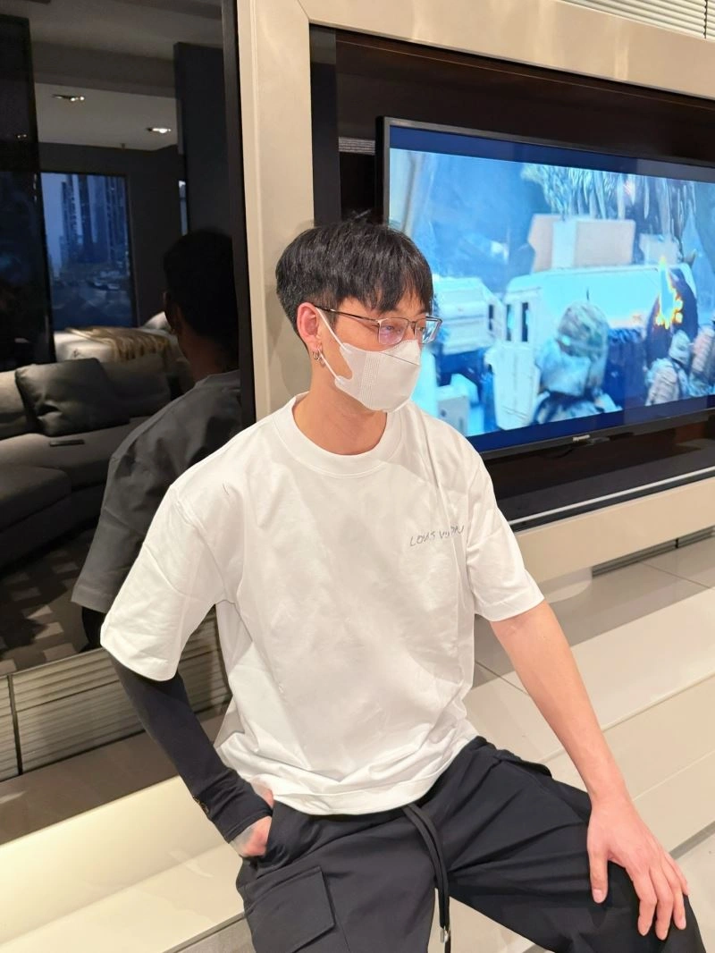 Effortless Louis Vuitton T-Shirts 133531