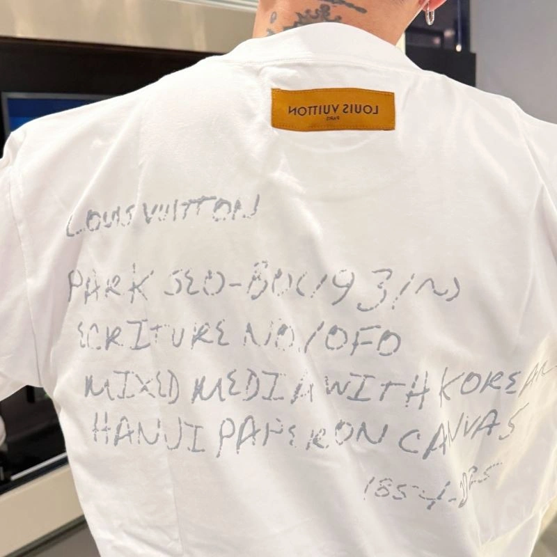 Effortless Louis Vuitton T-Shirts 133531