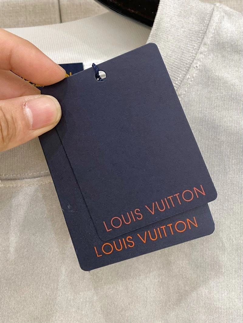 Stylish Louis Vuitton T-Shirts 133544