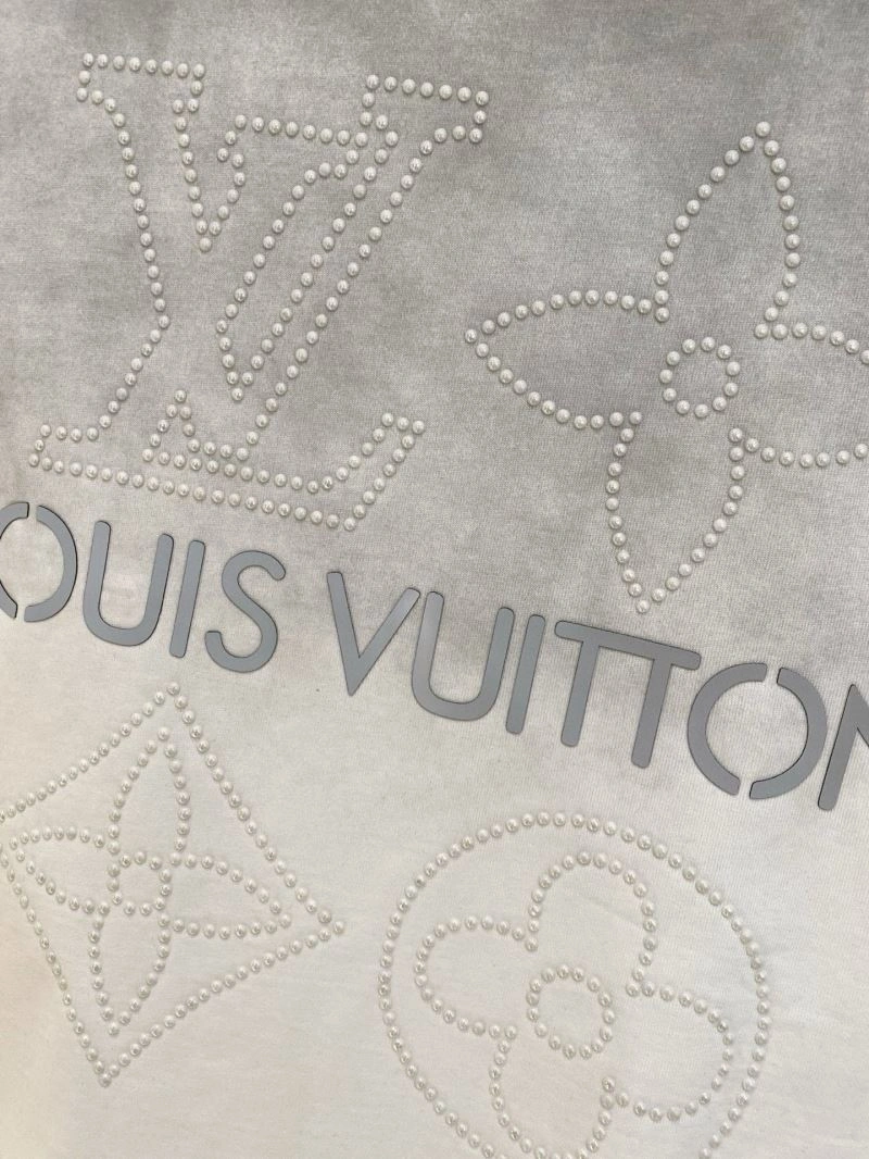 Stylish Louis Vuitton T-Shirts 133544