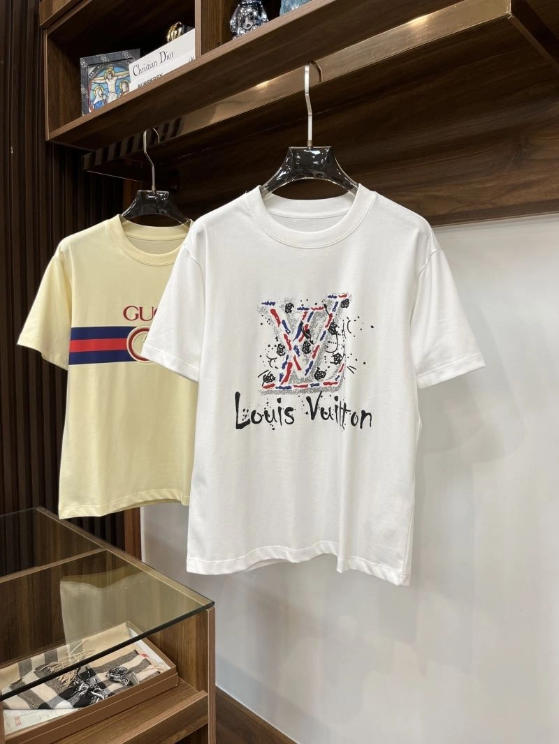 Sleek Louis Vuitton T-Shirts 133533