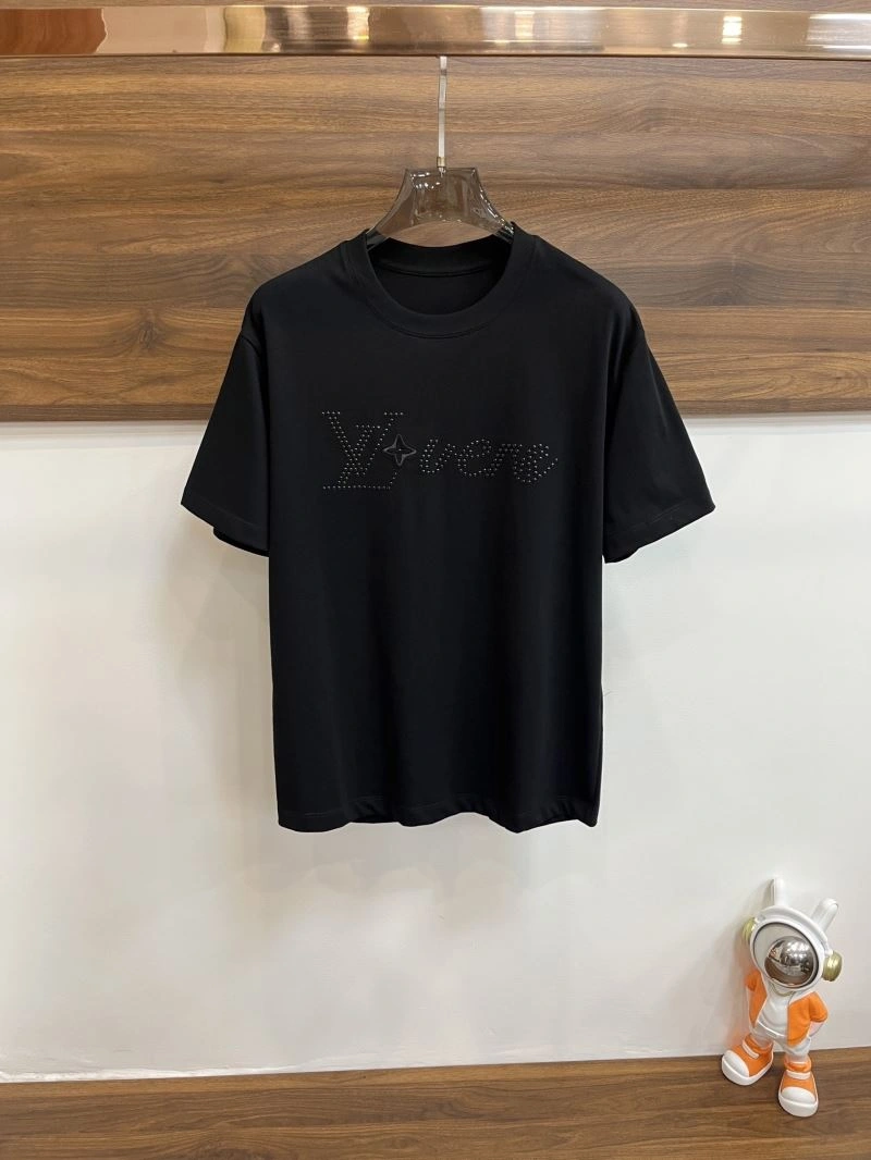 Refined Louis Vuitton T-Shirts 133551