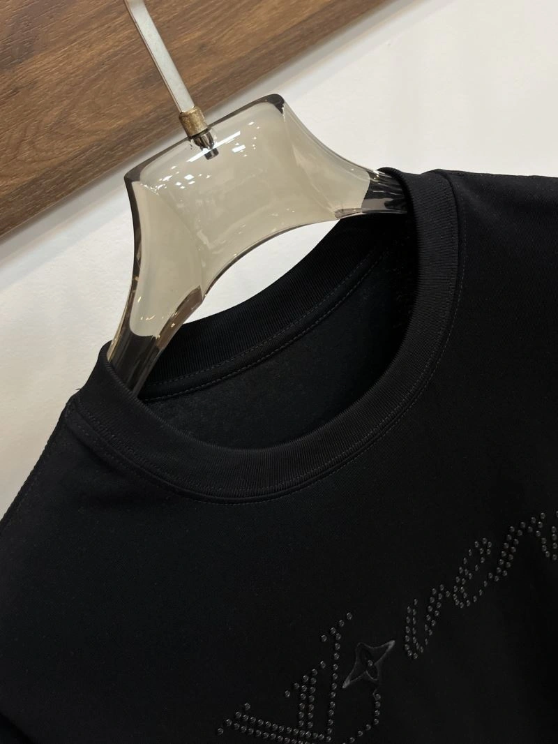 Refined Louis Vuitton T-Shirts 133551