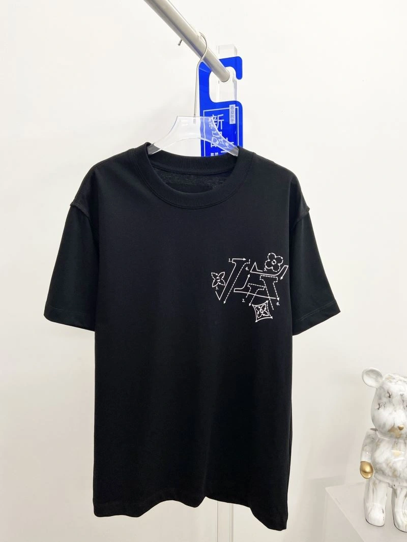 Louis Vuitton T-Shirts UrbanChic 133549